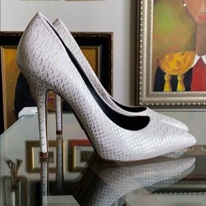 White Pumps Boutique 9 sz. 7